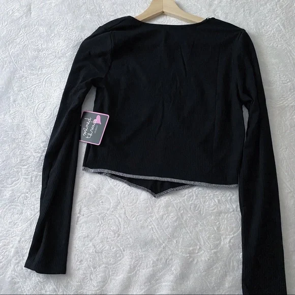 NWT Black Ribbed Crop Top With White Contrast Stitching - Picture 6 of 8